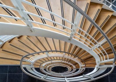 Böden- & Treppenreinigung